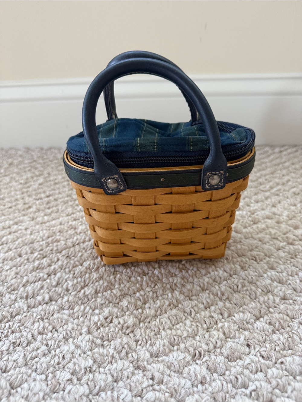 Longaberger 2005 Edition Renewal Basket (Mini Purse) Collectors Club - Picture 2 of 16